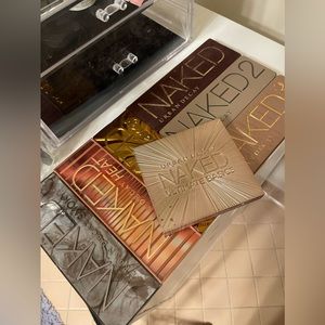 COLLECTORS Urban Decay Naked Eyeshadow Palettes — expired! For collection only